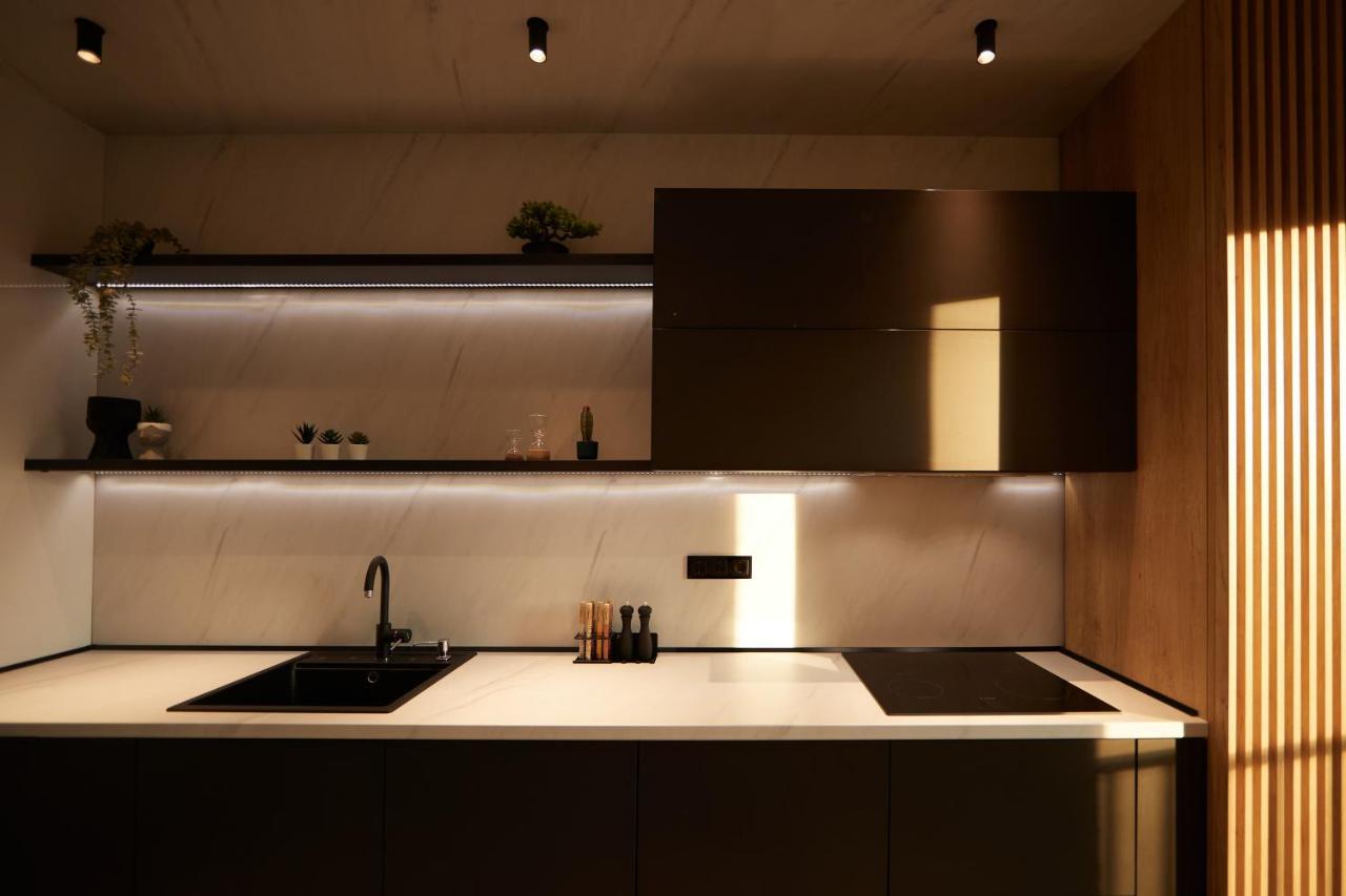 Quiboo Cosmopolit Appartement Braşov Buitenkant foto