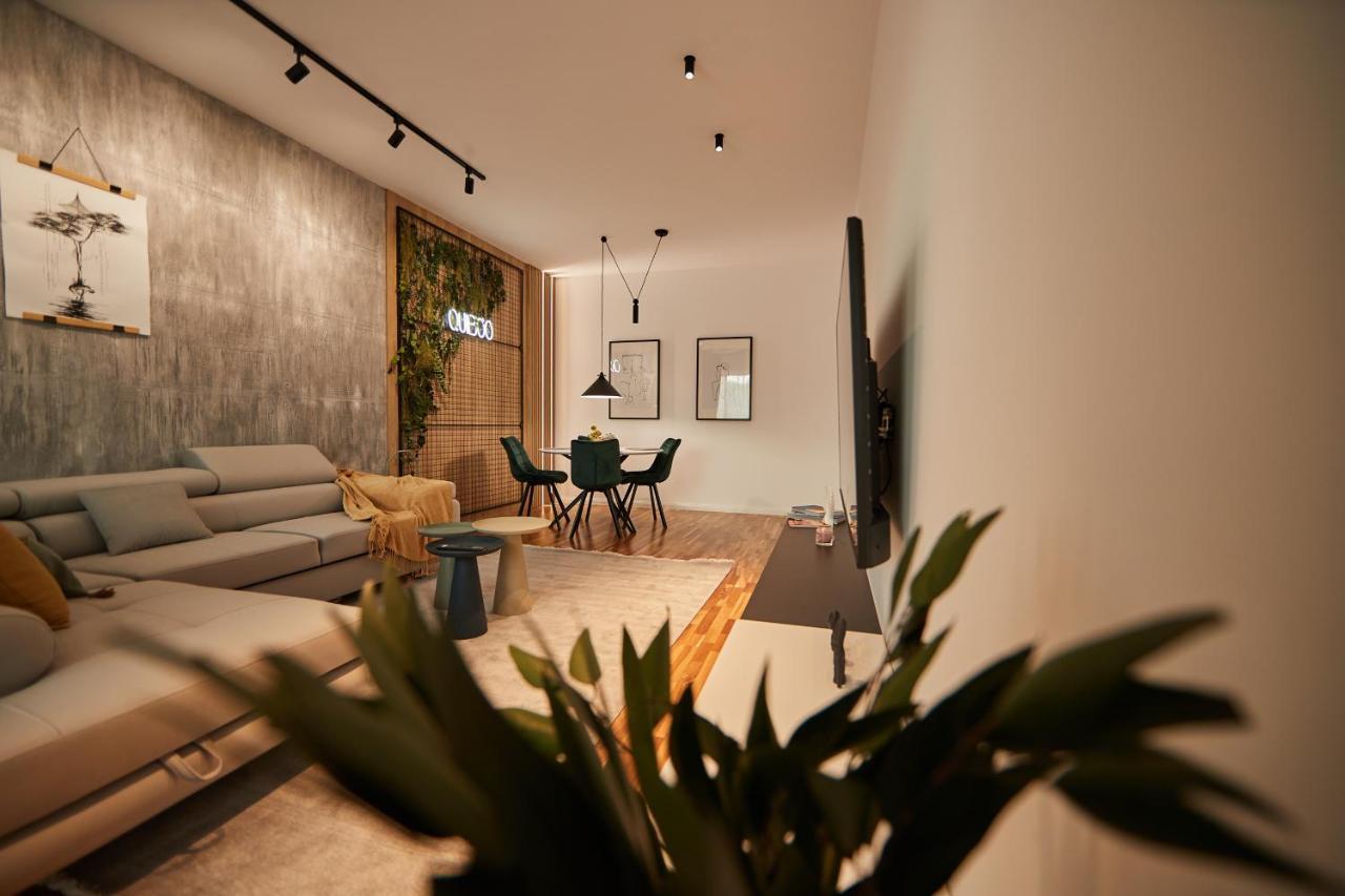 Quiboo Cosmopolit Appartement Braşov Buitenkant foto