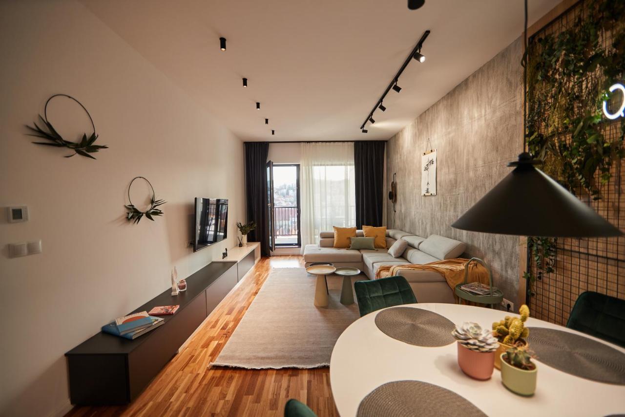 Quiboo Cosmopolit Appartement Braşov Buitenkant foto