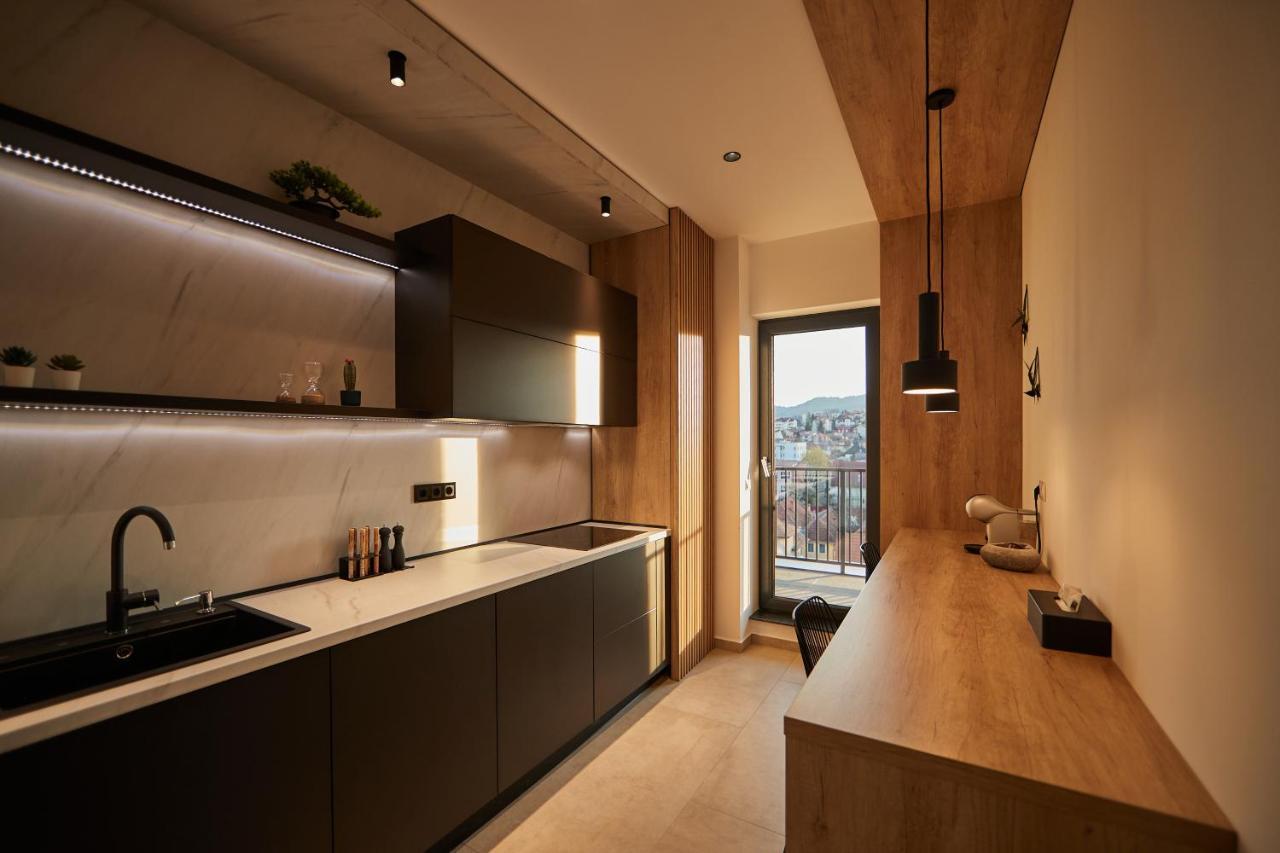 Quiboo Cosmopolit Appartement Braşov Buitenkant foto