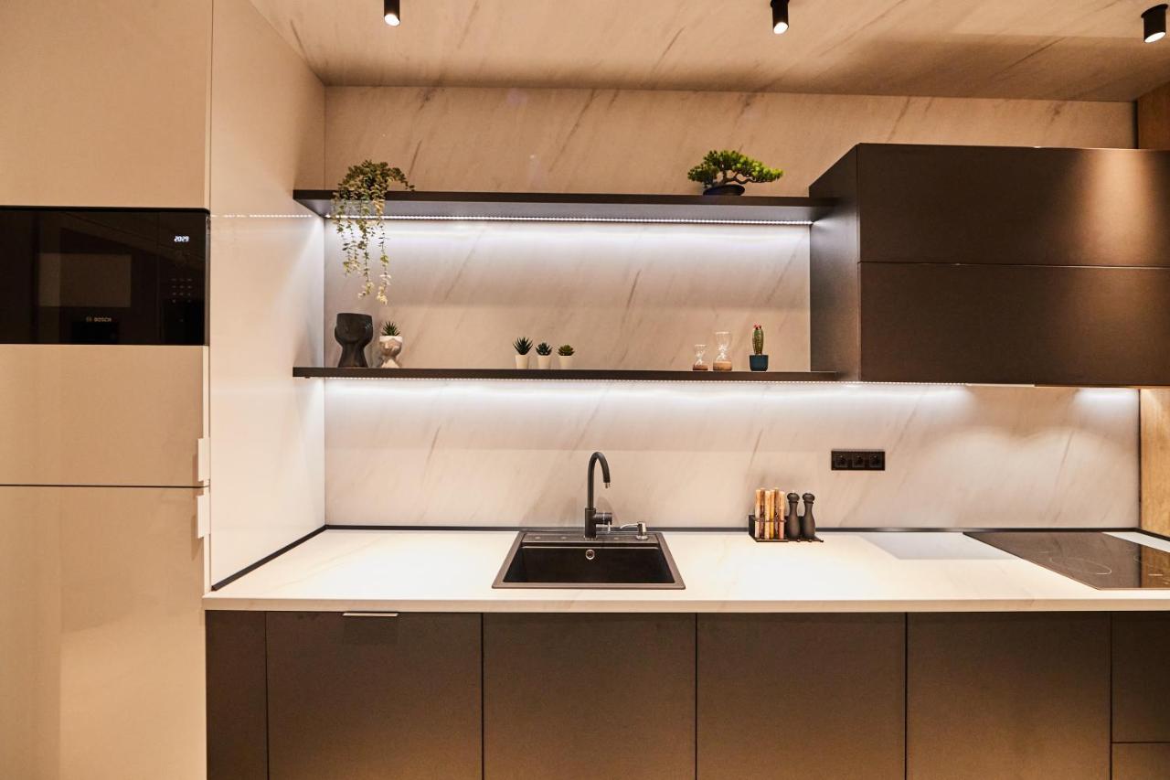 Quiboo Cosmopolit Appartement Braşov Buitenkant foto