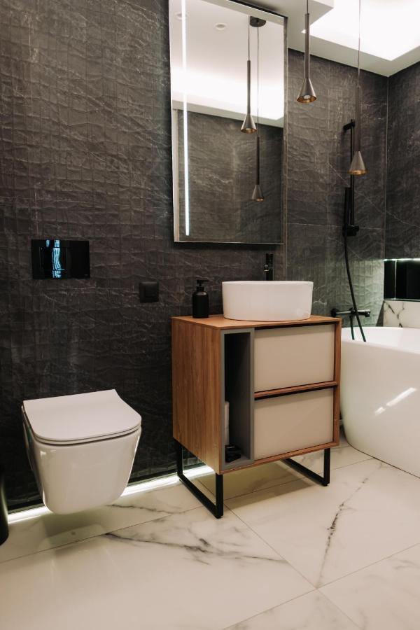 Quiboo Cosmopolit Appartement Braşov Buitenkant foto